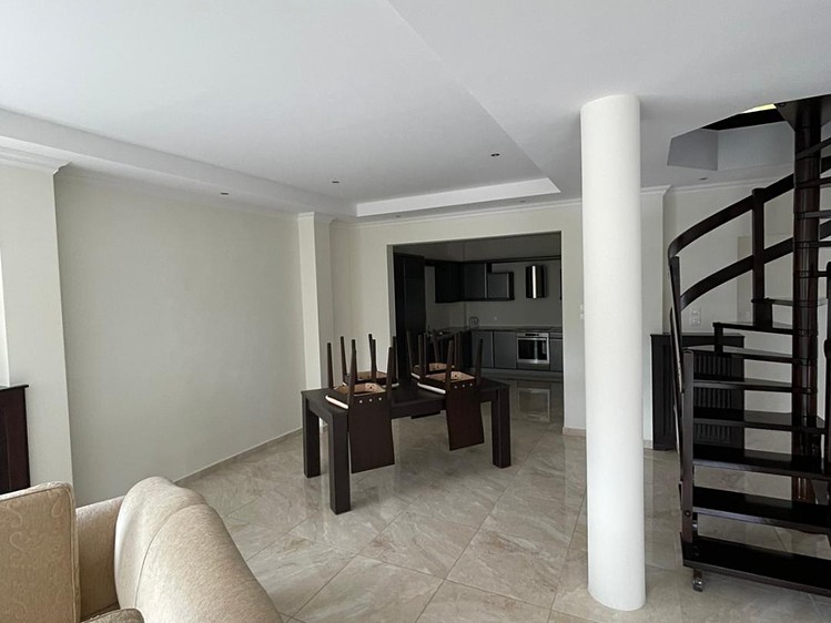 Prodej rodinného domu 200 m², pozemek 2 200 m² - foto 4