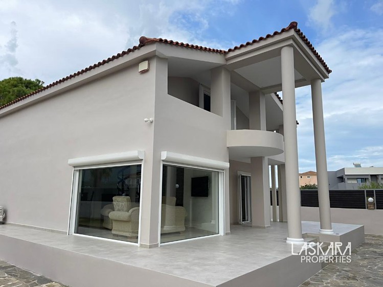 Prodej rodinného domu 200 m², pozemek 2 200 m² - foto 1