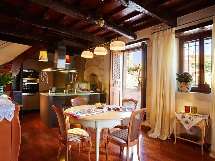 Prodej rodinného domu 221 m², pozemek 96 m² - foto 6