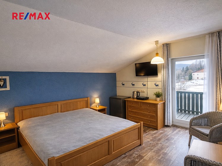 Prodej bytu 1+kk 23 m² (Podkrovní) - foto 2