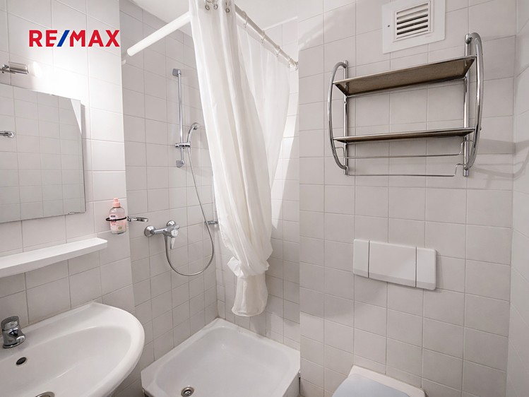 Prodej bytu 1+kk 23 m² (Podkrovní) - foto 8