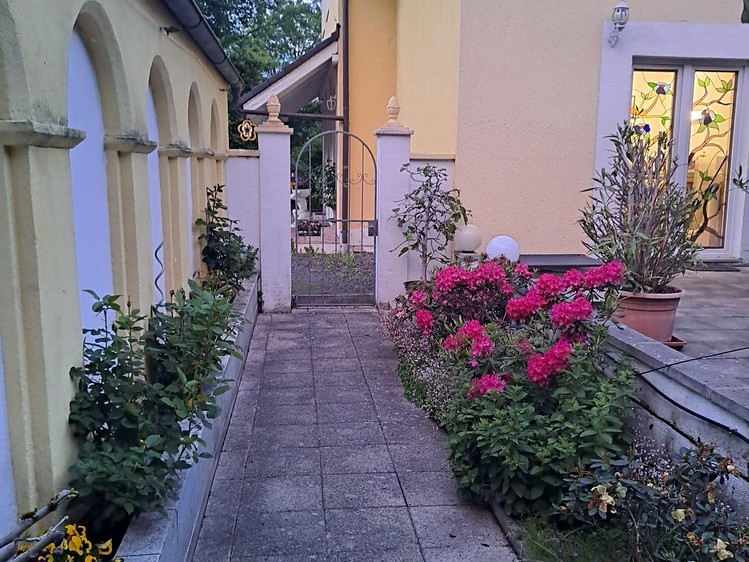 Prodej rodinného domu 343 m², pozemek 590 m² - foto 3
