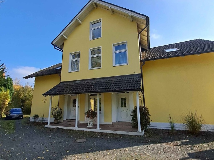 Prodej rodinného domu 343 m², pozemek 590 m² - foto 2