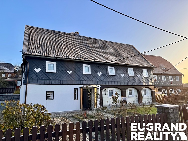 Prodej rodinného domu 280 m², pozemek 1 250 m² - foto 1