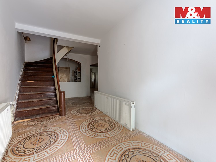 Prodej rodinného domu 420 m², pozemek 420 m² - foto 2