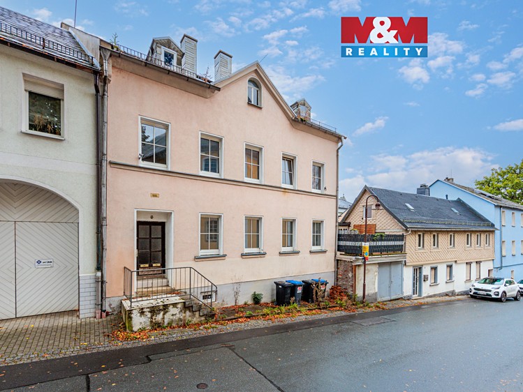 Prodej rodinného domu 420 m², pozemek 420 m² - foto 1