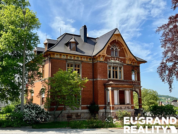 Prodej vily 500 m², pozemek 1 620 m² - foto 1