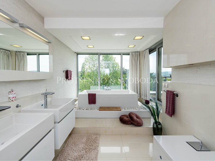 Prodej rodinného domu 490 m², pozemek 874 m² - foto 4