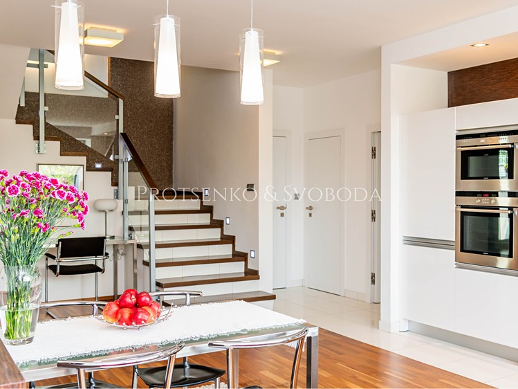 Prodej rodinného domu 490 m², pozemek 874 m² - foto 6