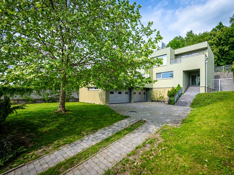 Prodej vily 460 m², pozemek 874 m² - foto 2