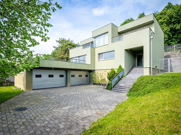 Prodej vily 460 m², pozemek 874 m² - foto 1