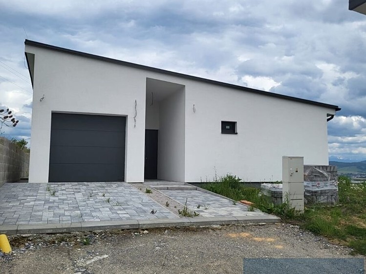 Prodej rodinného domu 206 m², pozemek 578 m² - foto 1