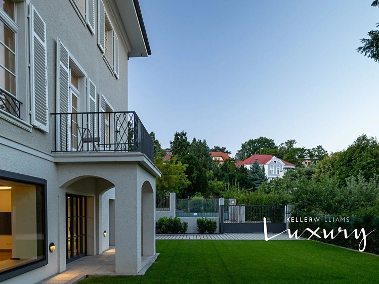 Prodej rodinného domu 435 m², pozemek 1 000 m² - foto 2