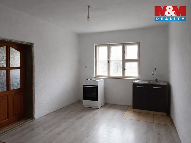 Prodej rodinného domu 138 m², pozemek 2 200 m² - foto 6