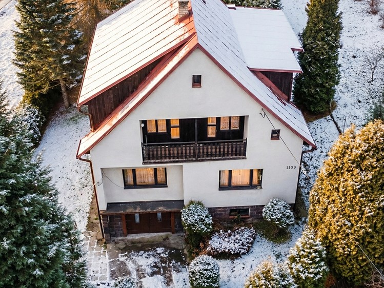 Prodej rodinného domu 180 m², pozemek 1 030 m² - foto 1