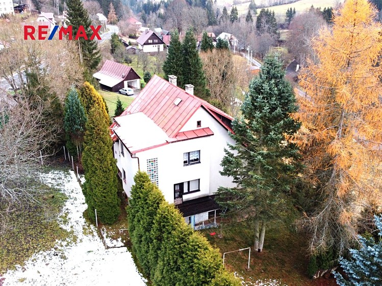 Prodej rodinného domu 180 m², pozemek 1 030 m² - foto 3