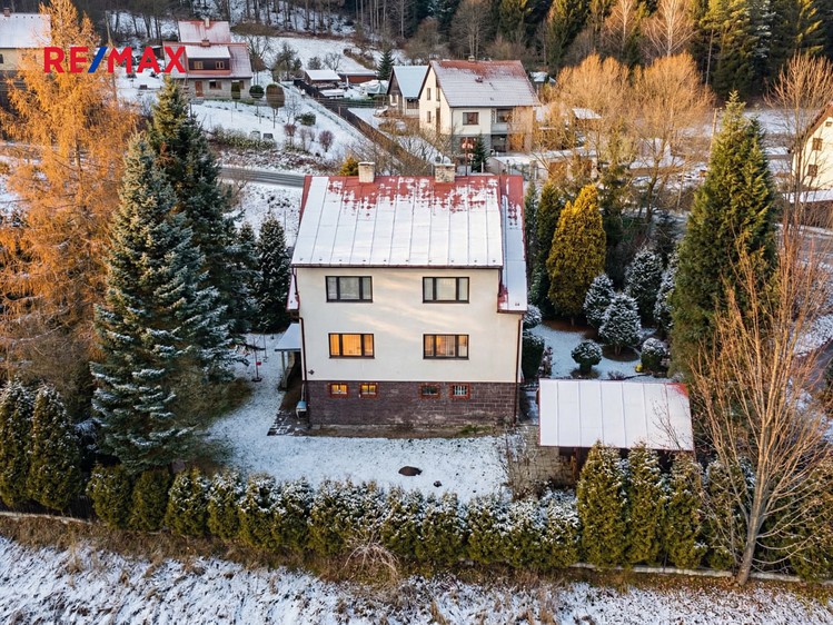 Prodej rodinného domu 180 m², pozemek 1 030 m² - foto 2