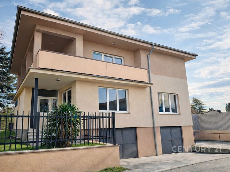 Prodej kanceláře 221 m² - foto 1