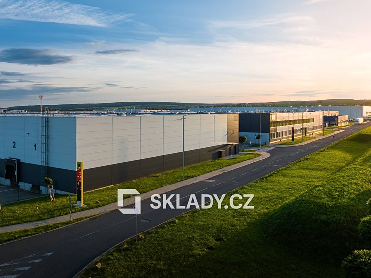 Pronájem skladového prostoru 3 000 m² - foto 1