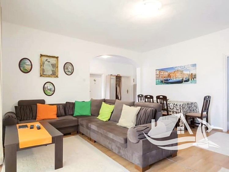 Prodej  rodinného domu 330 m², pozemek 577 m² - foto 4