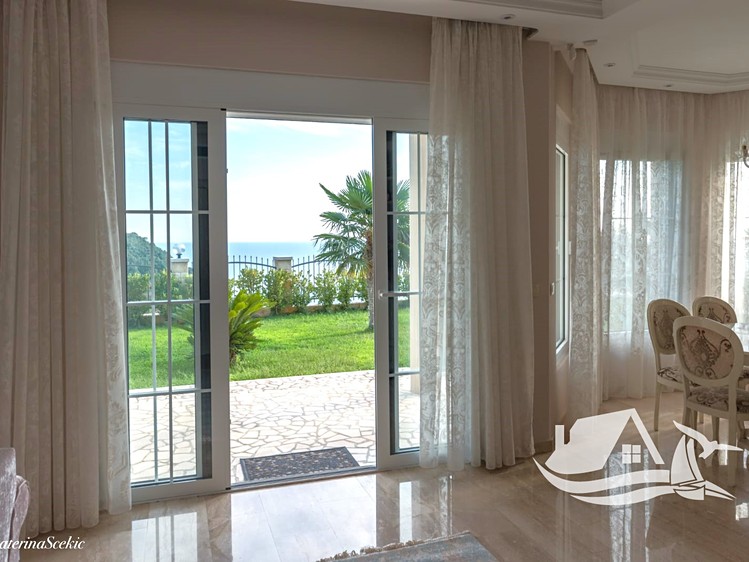 Prodej vily 400 m², pozemek 800 m² - foto 4