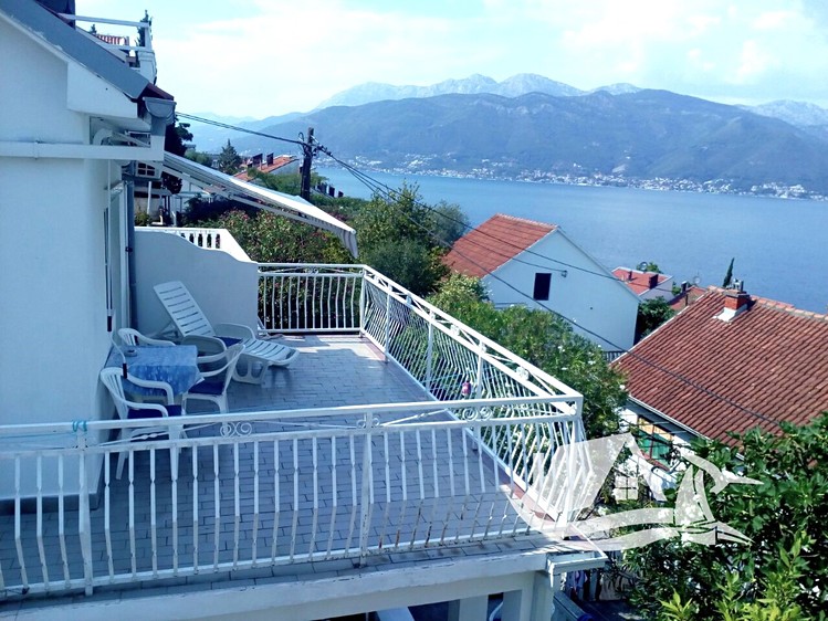 Prodej rodinného domu 105 m², pozemek 300 m² - foto 1