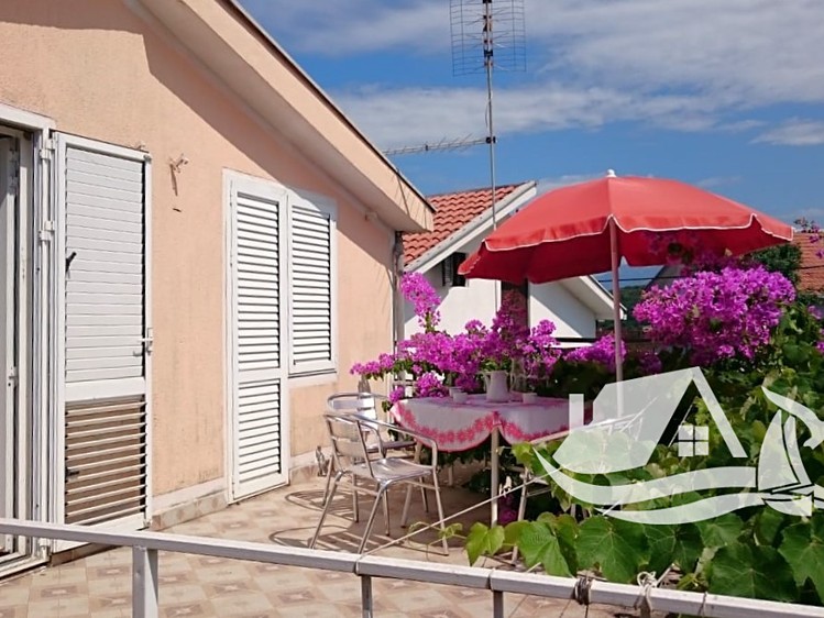 Prodej rodinného domu 160 m², pozemek 250 m² - foto 2