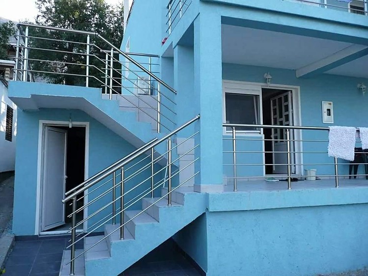 Prodej rodinného domu 189 m², pozemek 115 m² - foto 2