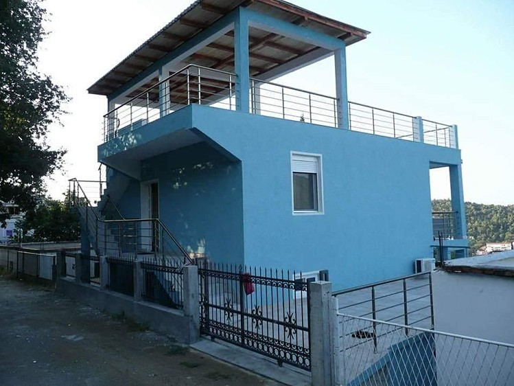 Prodej rodinného domu 189 m², pozemek 115 m² - foto 1
