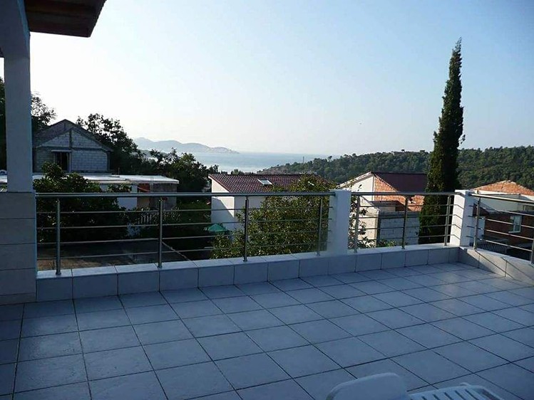 Prodej rodinného domu 189 m², pozemek 115 m² - foto 3