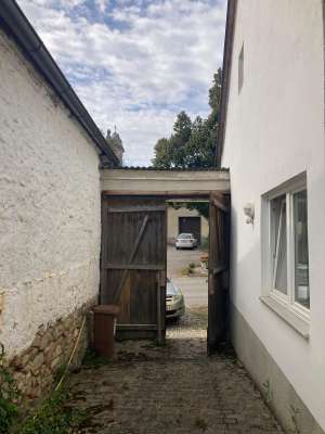 Streckhof in Retz (Unternalb) direkt gegenüber der romanischen Kirche - 6 Zimmer, Röhrenkeller, Fernwärme, 2 Wohneinheiten möglich - foto 3