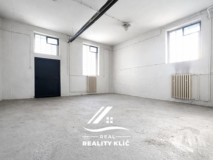 Prodej bytu 6 pokojů a více 1 407 m² - foto 8