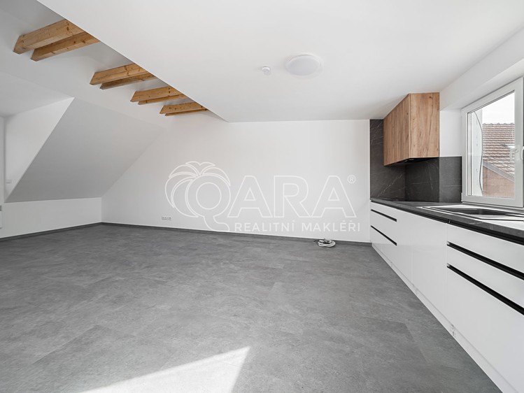 Prodej bytu 2+kk 64 m² (Podkrovní) - foto 4