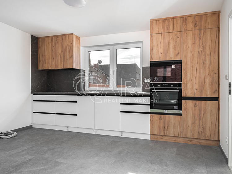 Prodej bytu 2+kk 64 m² (Podkrovní) - foto 3