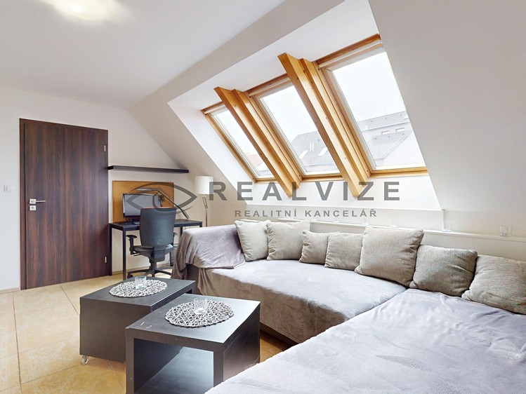 Prodej bytu 3+kk 66 m² (Podkrovní) - foto 4