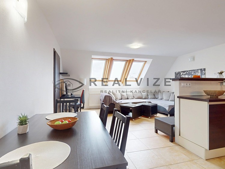 Prodej bytu 3+kk 66 m² (Podkrovní) - foto 1