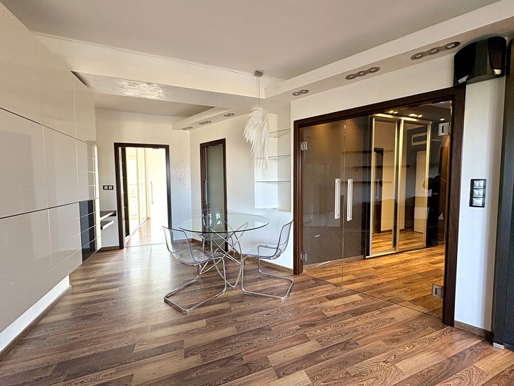 Prodej bytu 2+kk 53 m² (Jednopodlažní) - foto 2