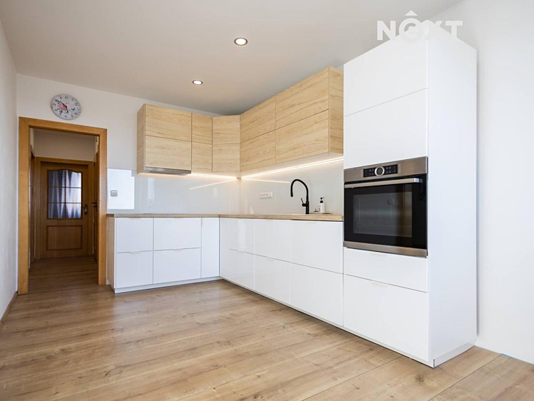 Prodej bytu 4+1 99 m² (Jednopodlažní) - foto 3