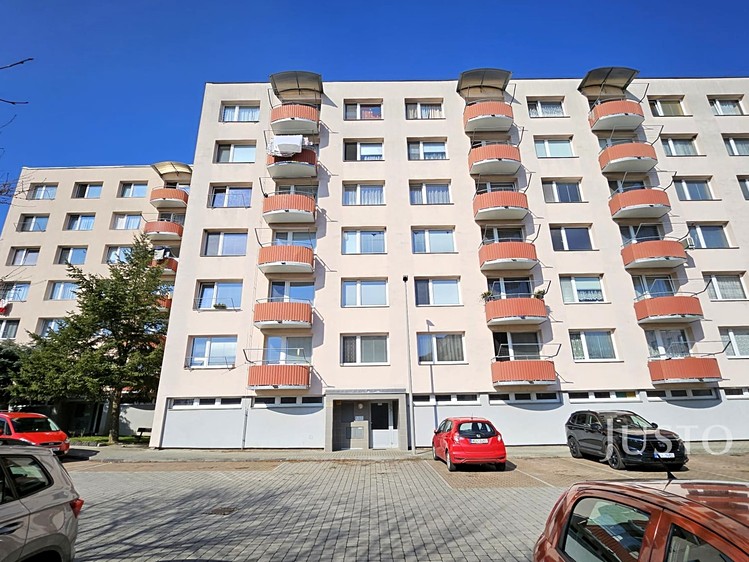 Prodej bytu 3+1 64 m² (Jednopodlažní) - foto 1