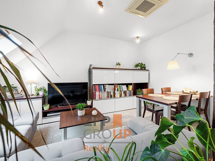 Prodej bytu 3+1 104 m² (Podkrovní) - foto 8