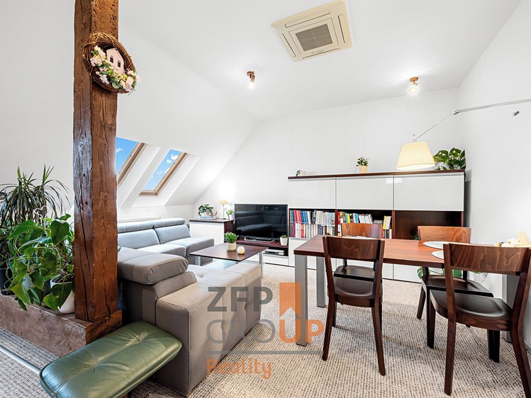 Prodej bytu 3+1 104 m² (Podkrovní) - foto 7