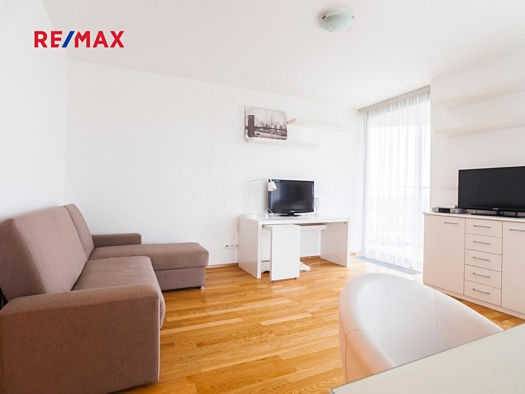 Prodej bytu 1+kk 38 m² (Jednopodlažní) - foto 4
