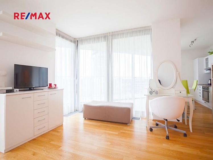 Prodej bytu 1+kk 38 m² (Jednopodlažní) - foto 2
