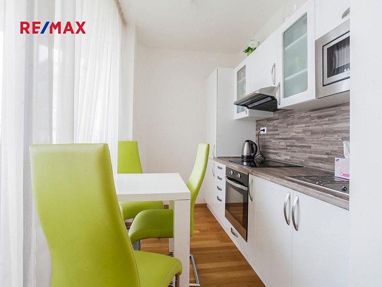 Prodej bytu 1+kk 38 m² (Jednopodlažní) - foto 1