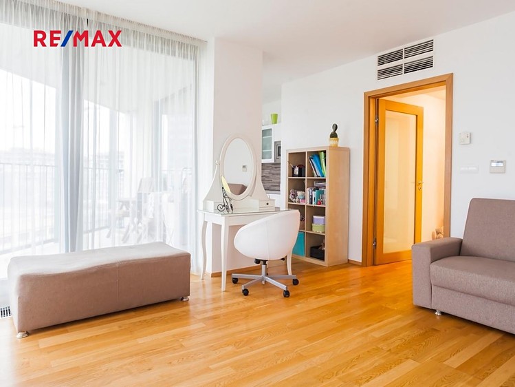 Prodej bytu 1+kk 38 m² (Jednopodlažní) - foto 6