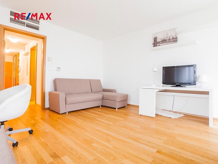 Prodej bytu 1+kk 38 m² (Jednopodlažní) - foto 5