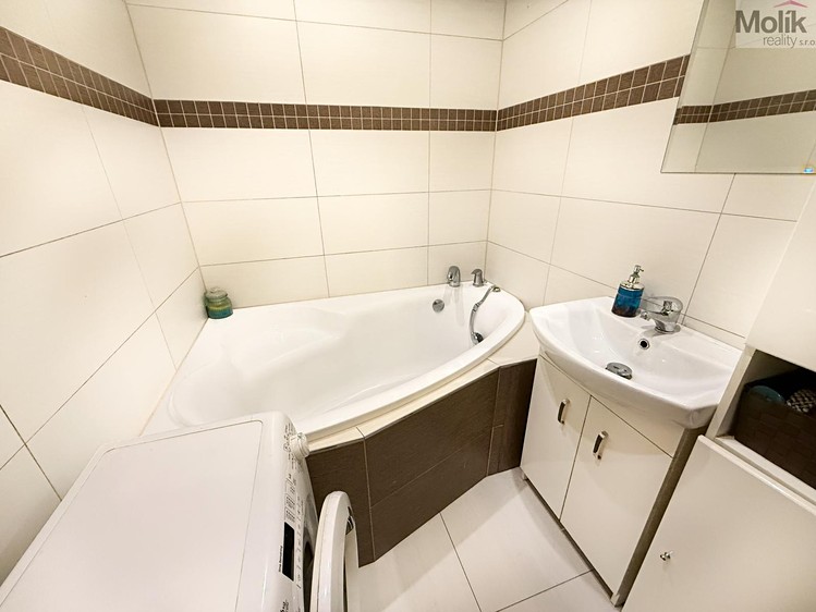 Prodej bytu 3+1 77 m² - foto 4