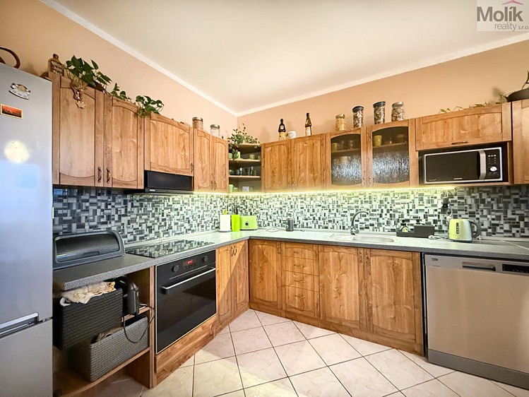 Prodej bytu 3+1 77 m² - foto 1