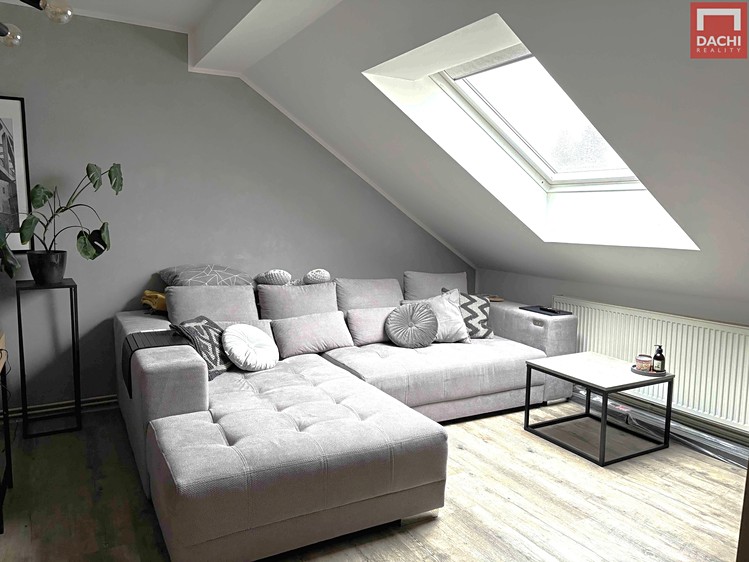 Prodej bytu 2+1 68 m² (Podkrovní) - foto 1