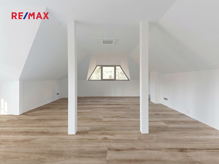 Prodej bytu 4+kk 141 m² (Jednopodlažní) - foto 8